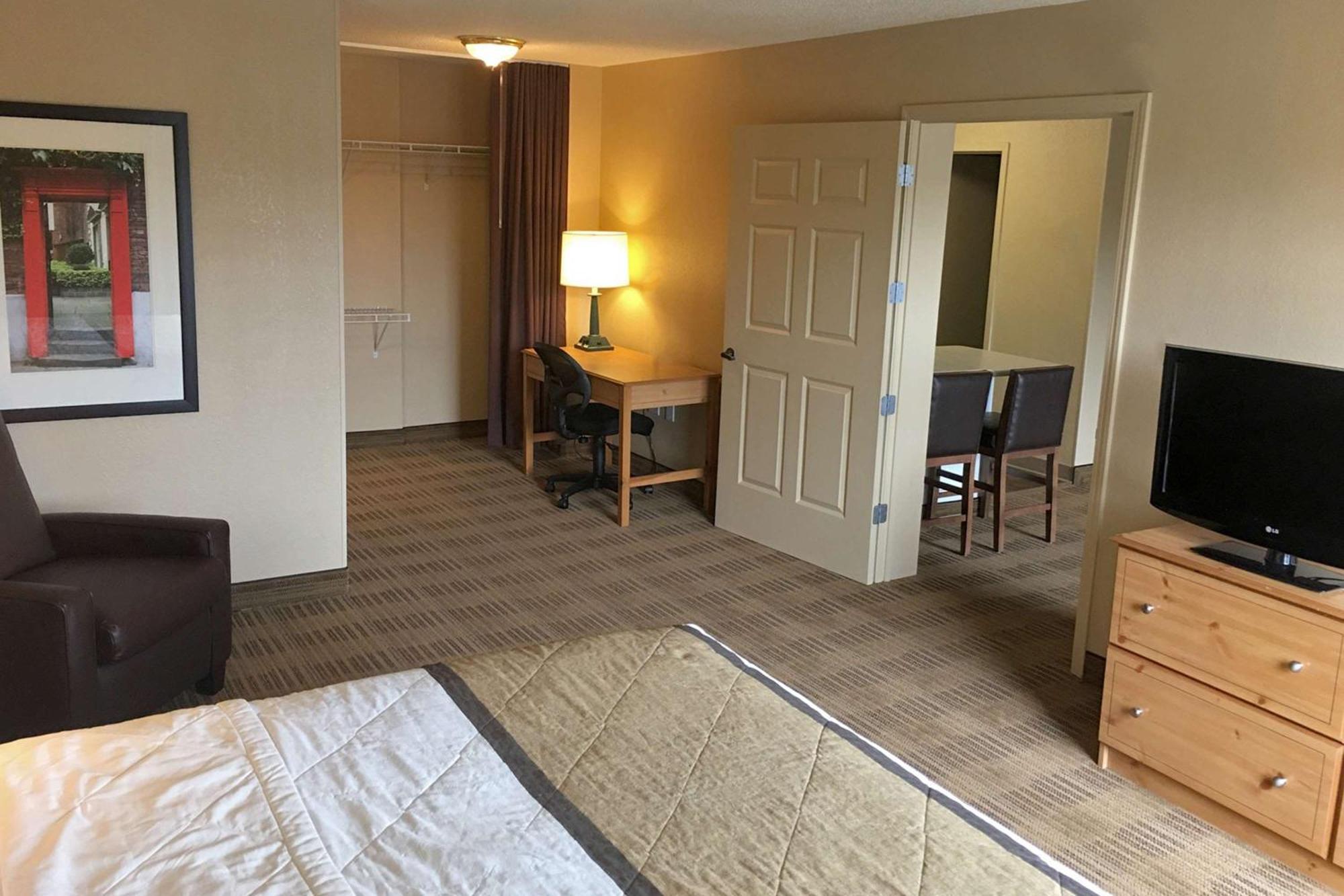 סנדי ספרינגס Extended Stay America Suites - Atlanta - Marietta - Powers Ferry Rd מראה חיצוני תמונה